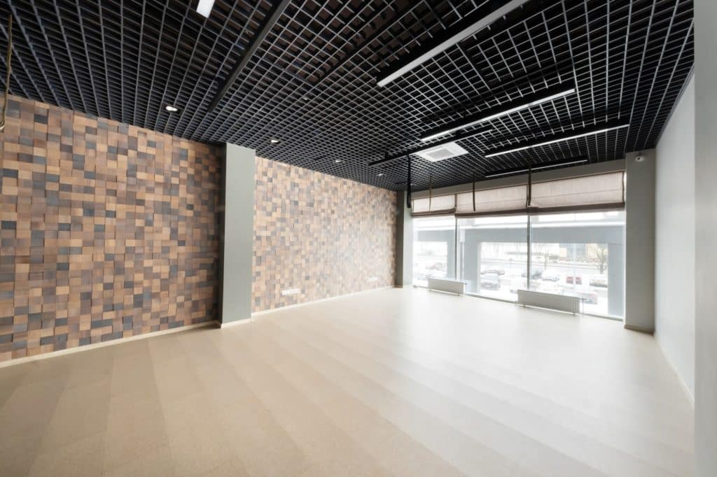 Local comercial vacío para alquiler o venta.